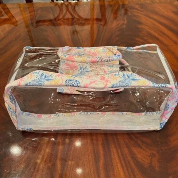 Lilly Pulitzer Clear Beach Tote Bag in Barefoot Beachcomber - Picture 9 of 11